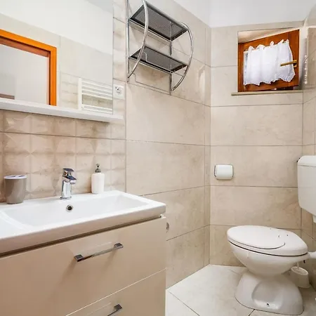 5235-1 In Apartman